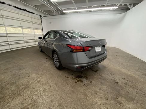 Used 2025 Nissan Altima 2.5 SV FWD image 4
