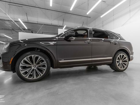 Used 2021 Bentley Bentayga AWD/4WD image 22