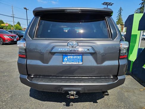 Used 2016 Toyota 4Runner SR5 Premium w/ Convenience Package RWD image 4