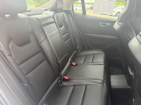 Used 2022 Volvo S60 T8 R-Design Expression image 6