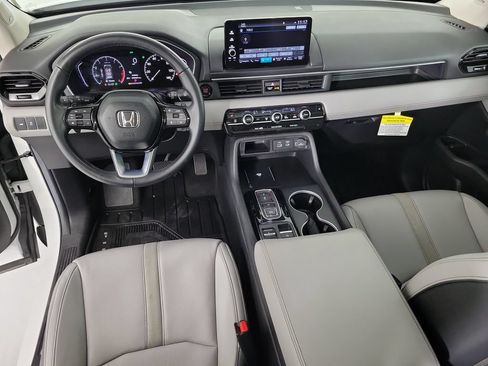 Used 2025 Honda Pilot Touring image 15