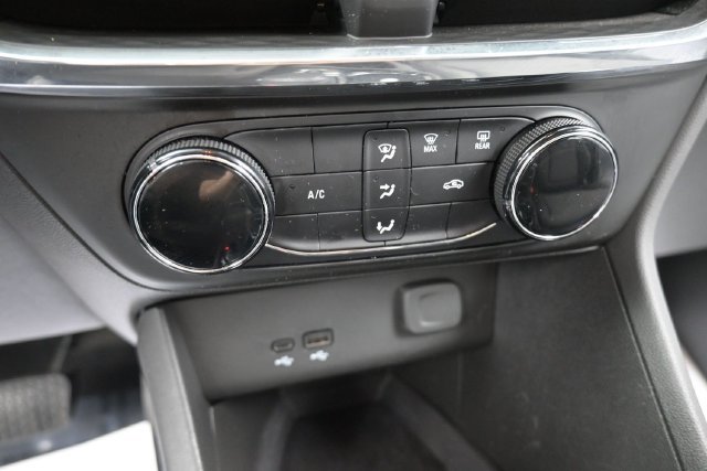 Used 2025 Buick Encore GX Preferred AWD/4WD image 35