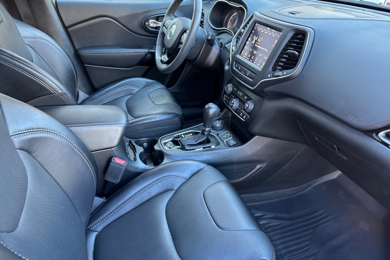 Used 2023 Jeep Cherokee Altitude Lux AWD/4WD image 16
