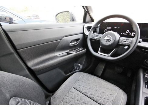 New 2026 Nissan Kicks SV w/ SV Premium Package image 6