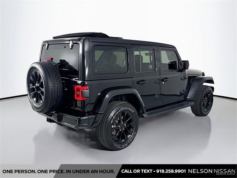 Used 2021 Jeep Wrangler Unlimited Sahara image 5