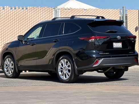 Used 2025 Toyota Highlander Limited AWD/4WD image 6