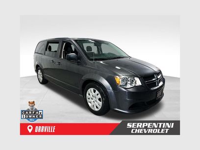 Used 2018 Dodge Grand Caravan SE w/ UConnect Hands-Free Group