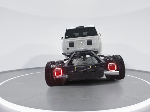 New 2026 RAM 4500 Tradesman w/ Chrome Appearance Group AWD/4WD image 7