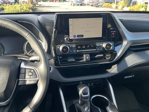 Certified 2024 Toyota Highlander XLE image 20
