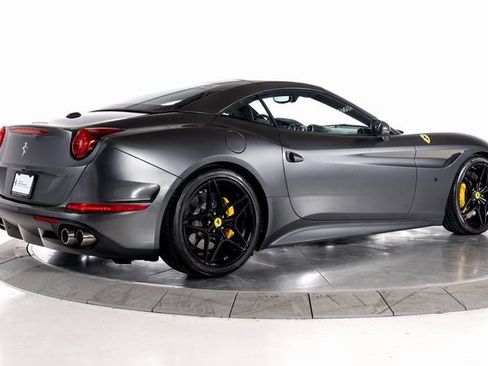 Used 2016 Ferrari California T image 2