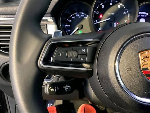 Used 2025 Porsche Macan image 27