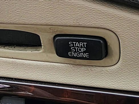 Used 2009 Volvo V70 image 24