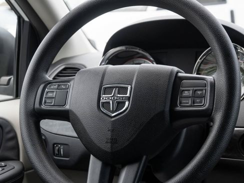 Used 2018 Dodge Grand Caravan SE w/ UConnect Hands-Free Group FWD image 27
