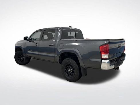 Used 2020 Toyota Tacoma SR5 image 3