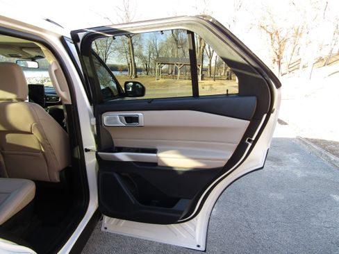 Used 2024 Ford Explorer Limited w/ Limited Technology Package image 31