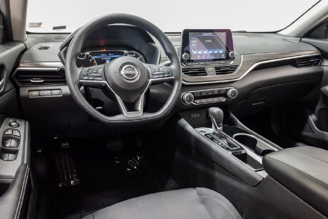 Used 2024 Nissan Altima 2.5 SV FWD image 7
