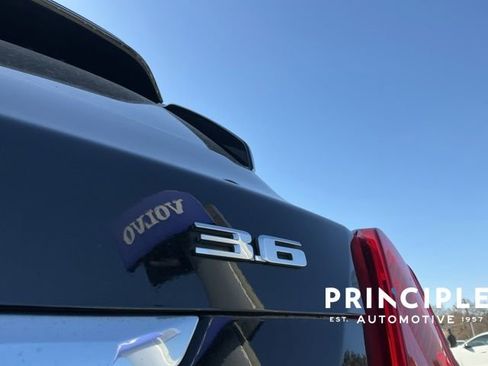 Used 2017 Cadillac XT5 Luxury w/ Driver Awareness Package image 11