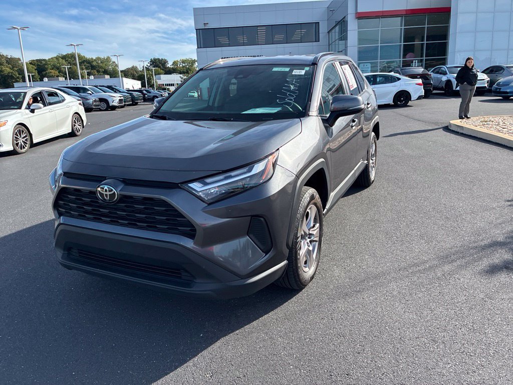 Used 2025 Toyota RAV4 XLE AWD/4WD image 19