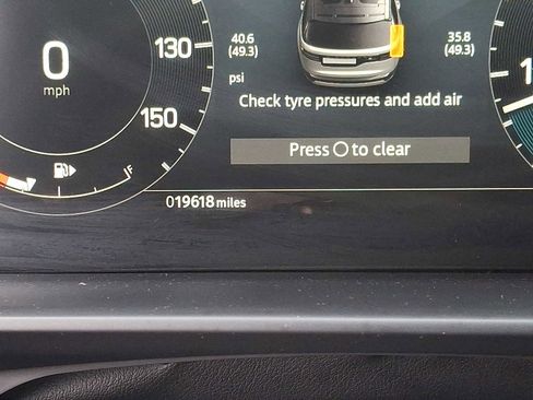 Used 2024 Land Rover Discovery Dynamic SE image 13