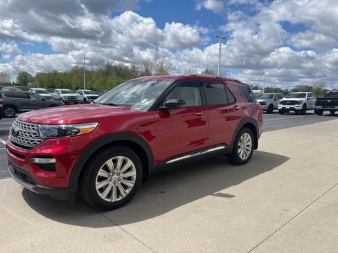 Used 2024 Ford Explorer Limited w/ Equipment Group 301A AWD/4WD image 2