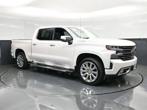 Used 2020 Chevrolet Silverado 1500 High Country w/ Technology Package AWD/4WD image 3