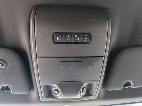 Used 2017 Dodge Grand Caravan SXT w/ Driver Convenience Group FWD image 21