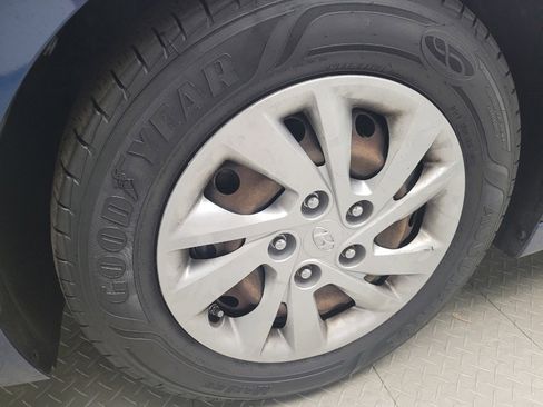 Used 2019 Hyundai Elantra SE FWD image 31