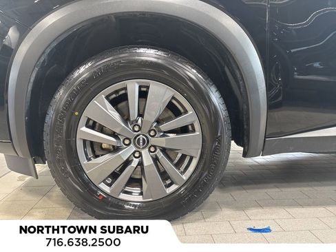 Used 2025 Nissan Pathfinder SV image 25