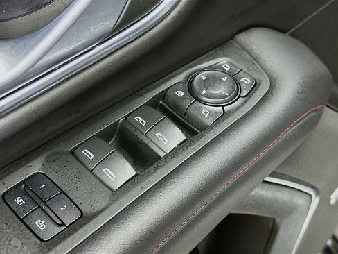 Used 2022 Chevrolet Suburban RST w/ Sport Performance Package image 21