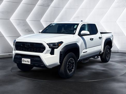 Used 2025 Toyota Tacoma TRD Off-Road AWD/4WD image 1