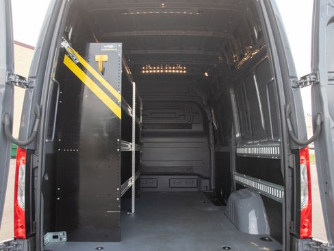 Used 2023 Mercedes-Benz Sprinter 2500 image 18