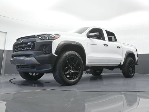 Used 2025 Chevrolet Colorado Trail Boss AWD/4WD image 49