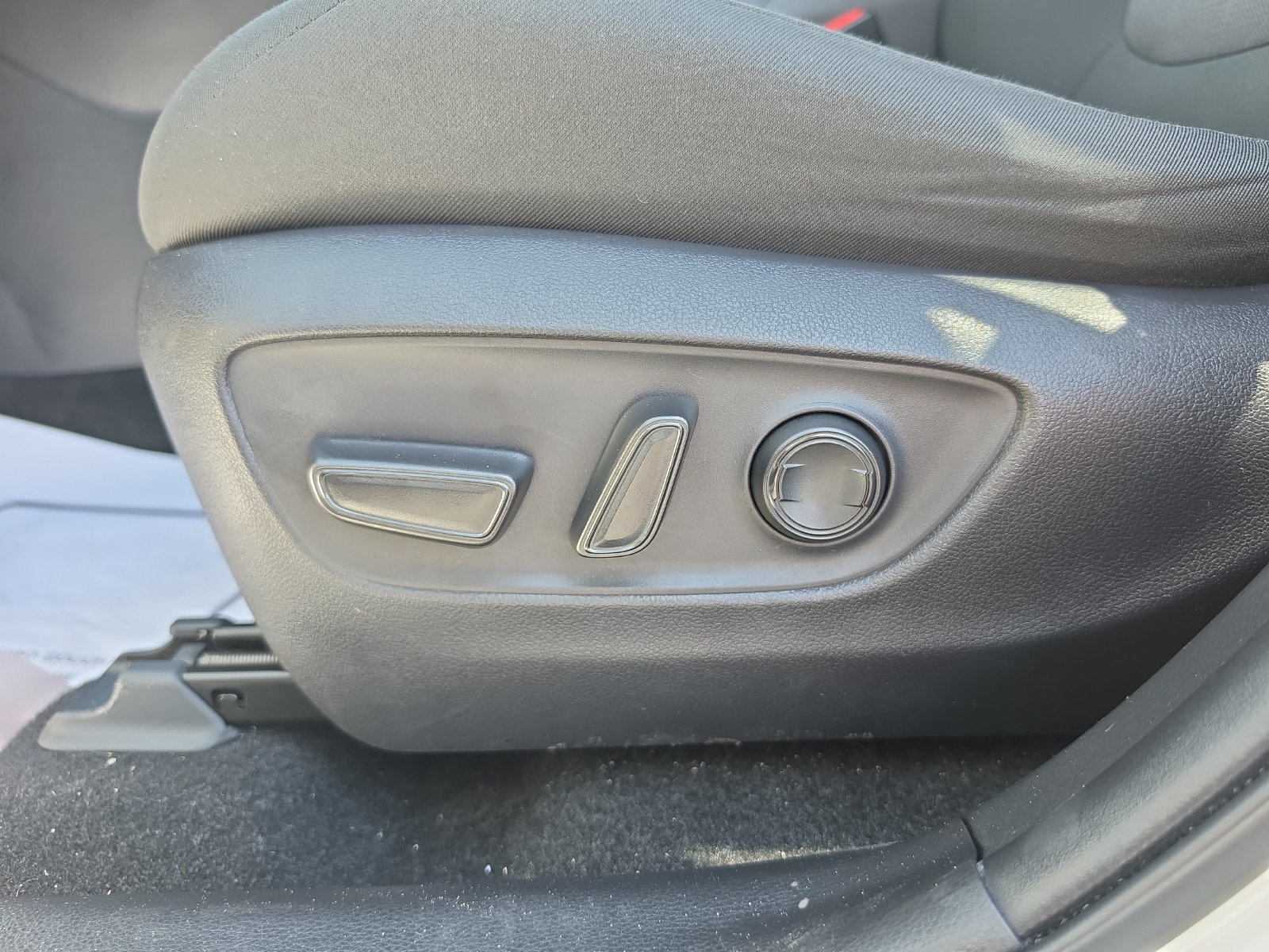 Used 2019 Toyota RAV4 XLE w/ Convenience Package AWD/4WD image 16