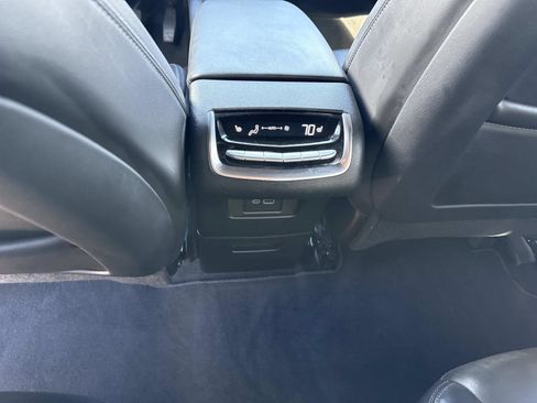 Used 2025 Cadillac XT6 Premium Luxury image 17