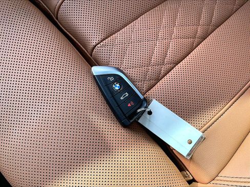 Used 2023 BMW 530i w/ Convenience Package image 12