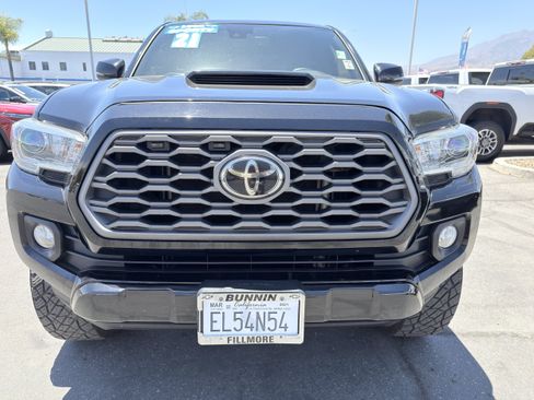 Used 2021 Toyota Tacoma TRD Sport w/ Technology Package RWD image 41