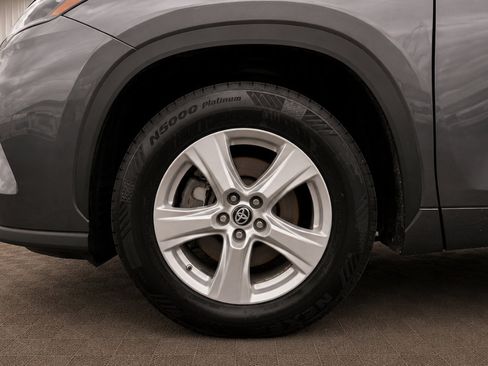 Used 2020 Toyota Highlander L FWD image 27