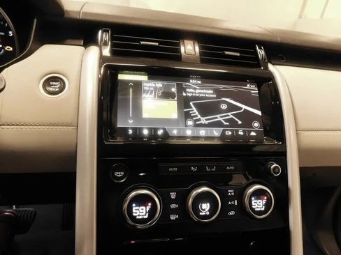 Used 2017 Land Rover Discovery HSE image 29