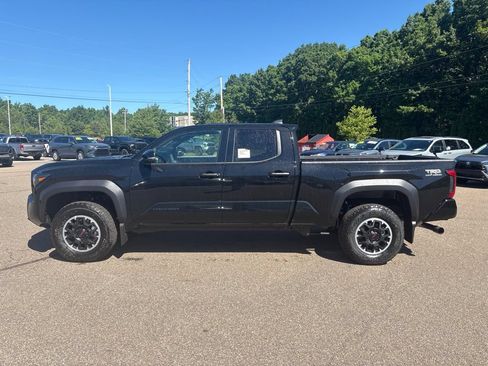 Used 2026 Toyota Tacoma TRD Off-Road w/ TRD Off Road Upgrade Package AWD/4WD image 3