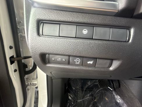 Used 2023 Nissan Rogue SV w/ SV Premium B Package AWD/4WD image 18