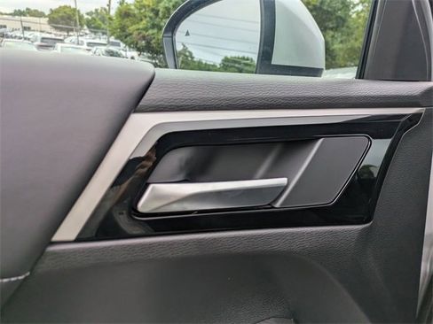New 2025 Mitsubishi Outlander SE image 12
