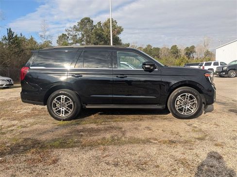 Used 2025 Ford Expedition Active image 2