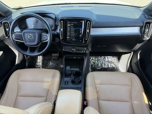 Used 2020 Volvo XC40 T5 Momentum w/ Protection Package Premier AWD/4WD image 16