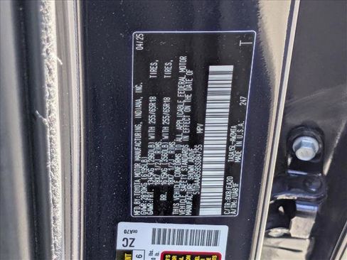 Used 2025 Toyota Grand Highlander AWD image 27