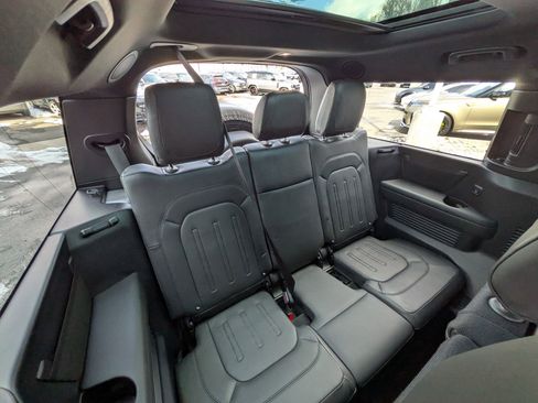 Used 2023 Land Rover Defender 130 X image 28