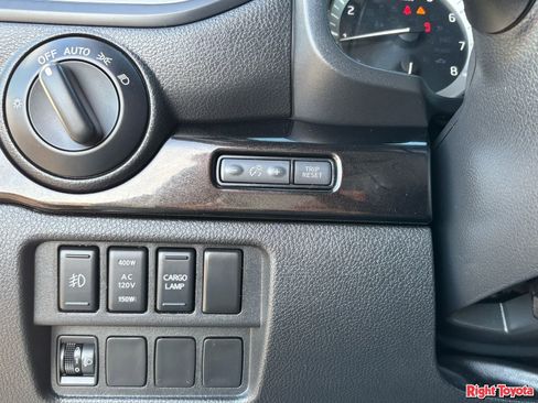 Used 2019 Nissan Titan SV w/ SV Convenience Package AWD/4WD image 30