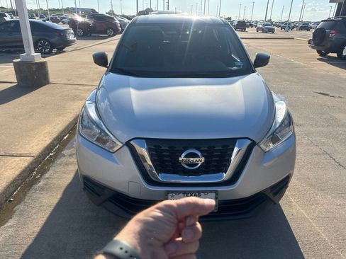 Used 2020 Nissan Kicks S FWD image 11