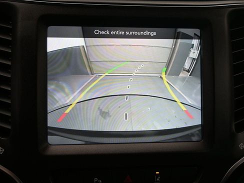 Used 2021 Jeep Cherokee Trailhawk image 25