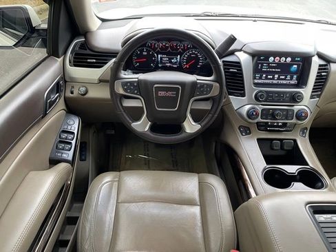 Used 2017 GMC Yukon SLT image 6