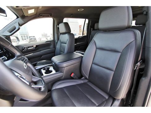 Used 2025 Chevrolet Suburban Z71 image 27